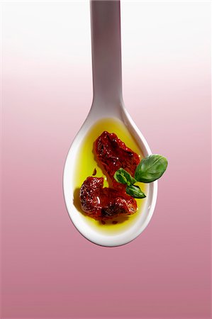 sweet basil - Dried tomatoes in olive oil Stock Photo - Premium Royalty-Free, Code: 659-06494173