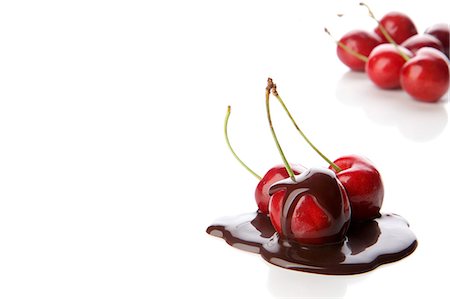 simsearch:659-07028125,k - Sweet cherries with chocolate sauce Foto de stock - Sin royalties Premium, Código: 659-06494189