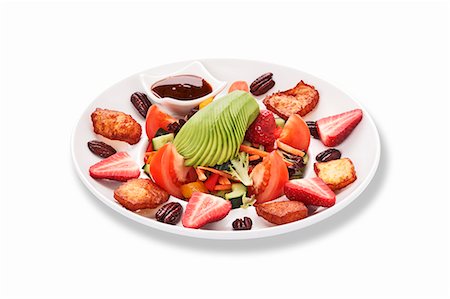 simsearch:659-06494210,k - A vegetable salad with strawberries and nuts Foto de stock - Sin royalties Premium, Código: 659-06494193