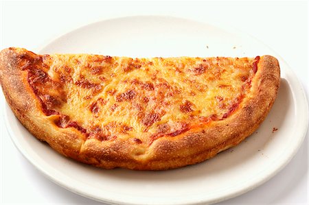 simsearch:659-06494198,k - Half a Margherita pizza Photographie de stock - Premium Libres de Droits, Code: 659-06494221