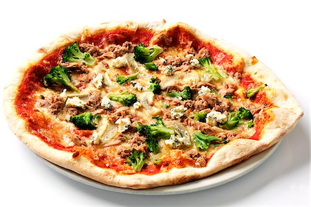 pizza - A broccoli, tuna and blue cheese pizza Photographie de stock - Premium Libres de Droits, Code: 659-06494243