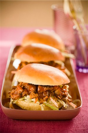 simsearch:659-01855436,k - Barbecue Pork Sliders Foto de stock - Sin royalties Premium, Código: 659-06494334