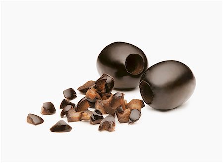 Two Whole Black Olives with Chopped Black Olives; White Background Photographie de stock - Premium Libres de Droits, Code: 659-06494459