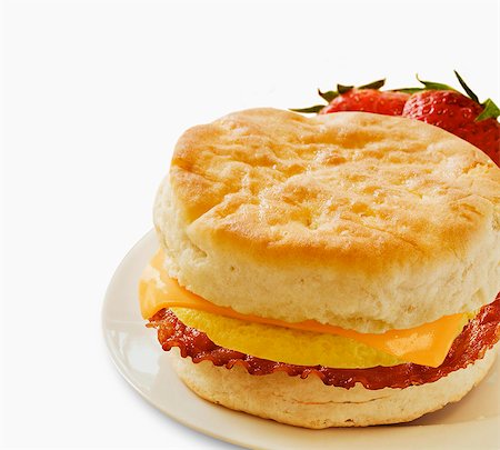 sandwich not people not burger - Bacon, Egg and Cheese Breakfast Sandwich on a Biscuit Photographie de stock - Premium Libres de Droits, Code: 659-06494462