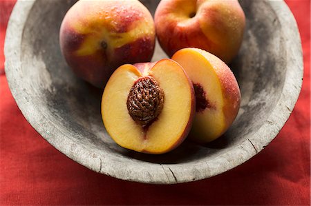 peach - Fresh Peaches in a Bowl; Whole and Halved Stock Photo - Premium Royalty-Free, Code: 659-06494519