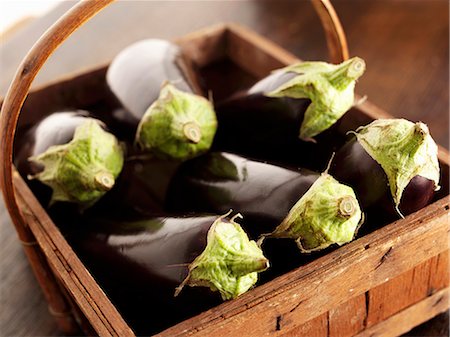 Aubergines in a basket Stock Photo - Premium Royalty-Free, Code: 659-06494708