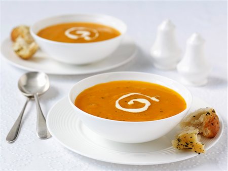 sahne - Carrot Soup with Sour Cream Photographie de stock - Premium Libres de Droits, Code: 659-06494719