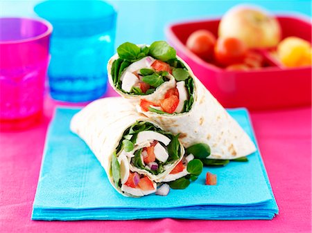 simsearch:659-06670985,k - Chicken, tomato and onion wraps Fotografie stock - Premium Royalty-Free, Codice: 659-06494739