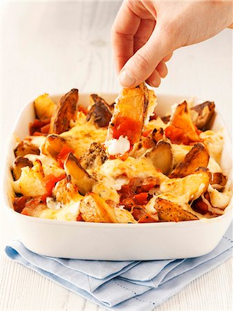 simsearch:659-06151177,k - Potato wedges with cheese and dip Stockbilder - Premium RF Lizenzfrei, Bildnummer: 659-06494794