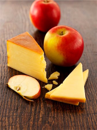 simsearch:659-08147017,k - Smoked Cheddar and apples Stock Photo - Premium Royalty-Free, Code: 659-06494827