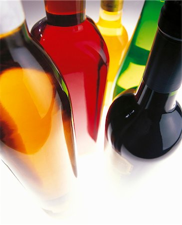 simsearch:659-06155174,k - Bottles of wine Photographie de stock - Premium Libres de Droits, Code: 659-06494840