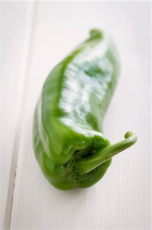 simsearch:659-08513249,k - A green pointed pepper Stock Photo - Premium Royalty-Free, Code: 659-06494851