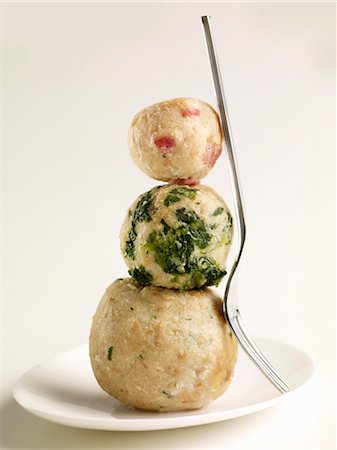 quenelle - A stack of bread dumplings Foto de stock - Sin royalties Premium, Código: 659-06495067