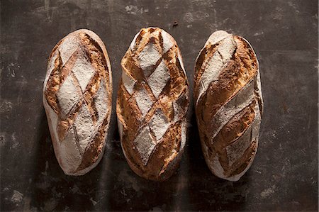 simsearch:659-08905164,k - Three loaves of country bread Photographie de stock - Premium Libres de Droits, Code: 659-06495093