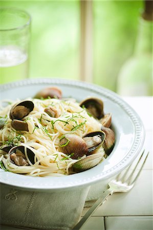 Spaghetti with shellfish Photographie de stock - Premium Libres de Droits, Code: 659-06495103