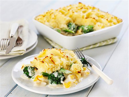 potato mash - Fish pie with broccoli Photographie de stock - Premium Libres de Droits, Code: 659-06495189