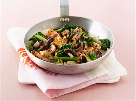 Stir-fried chicken with mushrooms and chard Stockbilder - Premium RF Lizenzfrei, Bildnummer: 659-06495220