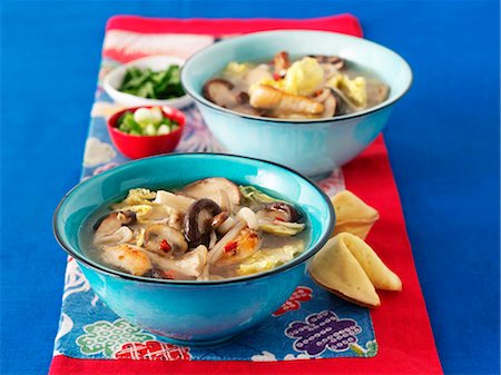 simsearch:659-08419589,k - Soup with fried vegetables (Thailand) Photographie de stock - Premium Libres de Droits, Code: 659-06495236