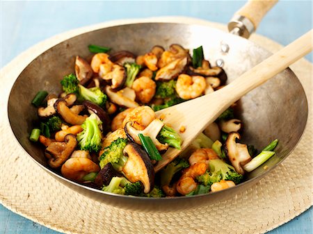 panfried - Stir-fried mushrooms with prawns and broccoli (Asia) Foto de stock - Sin royalties Premium, Código: 659-06495237