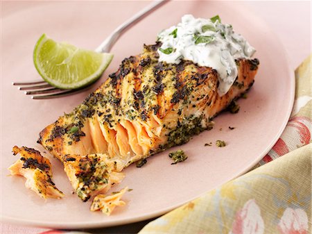 simsearch:659-09124485,k - Salmon fillet with herb sauce (Thailand) Photographie de stock - Premium Libres de Droits, Code: 659-06495251