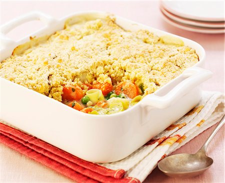 Vegetable bake with crumbles Foto de stock - Sin royalties Premium, Código: 659-06495264