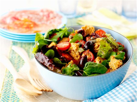 summer salad - Panzanella with olives Stock Photo - Premium Royalty-Free, Code: 659-06495263