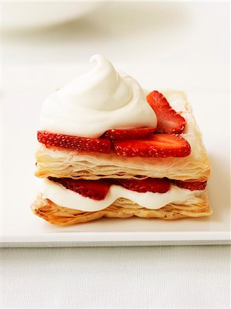 strawberry recipe - Mille feuilles with strawberries and cream Stock Photo - Premium Royalty-Free, Code: 659-06495295