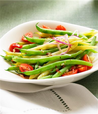 fève - Bean salad with tomatoes and onions Photographie de stock - Premium Libres de Droits, Code: 659-06495298