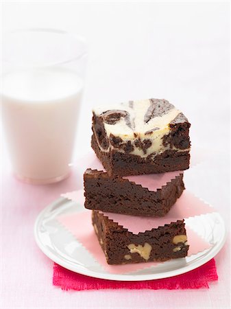 A stack of brownies and a glass of milk Stock Photo - Premium Royalty-Free, Code: 659-06495309
