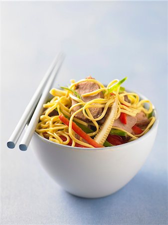 Pork with egg noodles (Asia) Stockbilder - Premium RF Lizenzfrei, Bildnummer: 659-06495327