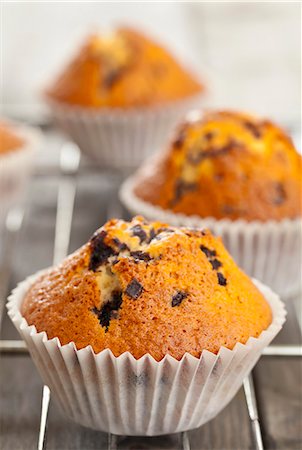 Chocolate chip muffins Foto de stock - Sin royalties Premium, Código: 659-06495369