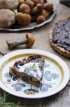 simsearch:659-07959599,k - A slice of mushroom tart Stockbilder - Premium RF Lizenzfrei, Bildnummer: 659-06495360