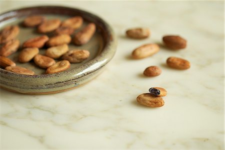 placa de mármol - Raw, unroasted cocoa beans Foto de stock - Sin royalties Premium, Código: 659-06495429