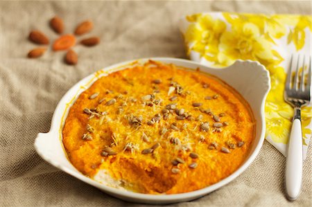 serving the foods - Carrot gratin with sunflower seeds Stock Photo - Premium Royalty-Free, Code: 659-06495465