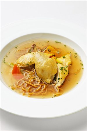 simsearch:659-08940210,k - Chicken soup with wholemeal pasta Foto de stock - Sin royalties Premium, Código: 659-06495479