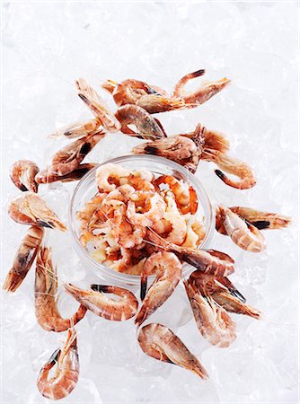 raw - North Sea shrimps, peeled and whole on ice Stock Photo - Premium Royalty-Free, Code: 659-06495549