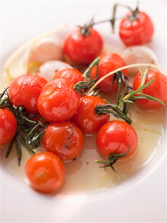 A tomato medley with mozzarella Stock Photo - Premium Royalty-Free, Code: 659-06495556