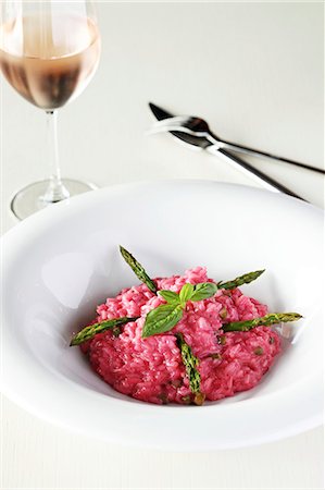 simsearch:659-07597728,k - Risotto with beetroot and asparagus Photographie de stock - Premium Libres de Droits, Code: 659-06495590