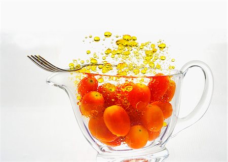 Cherry tomatoes with droplets of oil Foto de stock - Sin royalties Premium, Código: 659-06495680