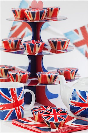 simsearch:659-06494039,k - Union Jacks on cupcakes, a cake stand, a teapot and tea cups Stock Photo - Premium Royalty-Free, Code: 659-06495728