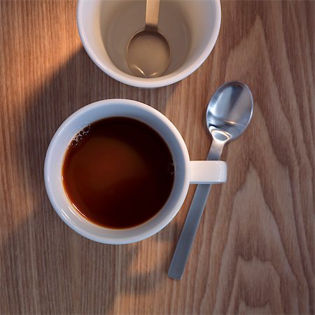 food top view wood - A cup of coffee with a coffee spoon Foto de stock - Sin royalties Premium, Código: 659-06495764