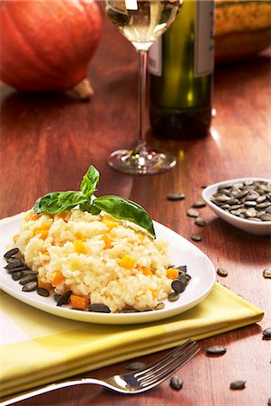 simsearch:659-08905555,k - Pumpkin risotto with pumpkins seeds and white wine Foto de stock - Sin royalties Premium, Código: 659-06495786