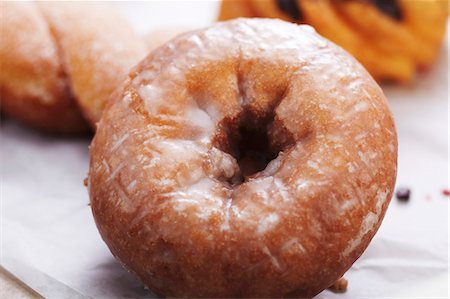 simsearch:659-06373751,k - Glazed Doughnut Stock Photo - Premium Royalty-Free, Code: 659-06493708