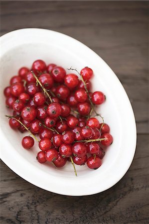 simsearch:659-07958234,k - A bowl of redcurrants Stock Photo - Premium Royalty-Free, Code: 659-06493726