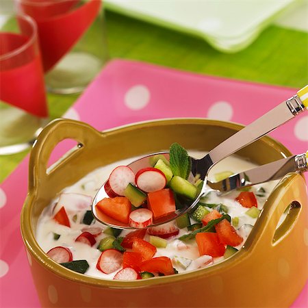 simsearch:659-08895369,k - Cold yoghurt soup with vegetables Photographie de stock - Premium Libres de Droits, Code: 659-06493756