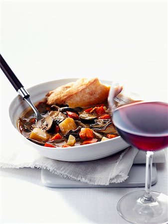 simsearch:659-06495519,k - Mushrooms stew with baguette from Provence Photographie de stock - Premium Libres de Droits, Code: 659-06493778