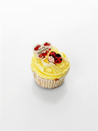 Cupcake for Valentine's Day Stock Photo - Premium Royalty-Free, Code: 659-06493827