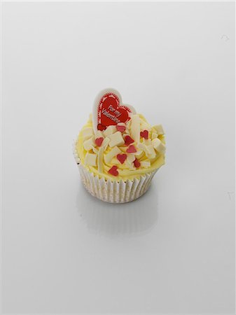 simsearch:659-06493804,k - Cupcake for Valentine's Day Stock Photo - Premium Royalty-Free, Code: 659-06493828