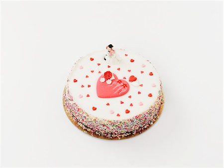 simsearch:659-07028418,k - A wedding cake decorated hearts Stock Photo - Premium Royalty-Free, Code: 659-06493841