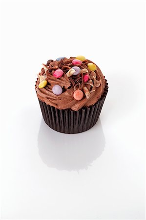 simsearch:659-07959324,k - A chocolate cupcake decorated with chocolate beans Stock Photo - Premium Royalty-Free, Code: 659-06493843